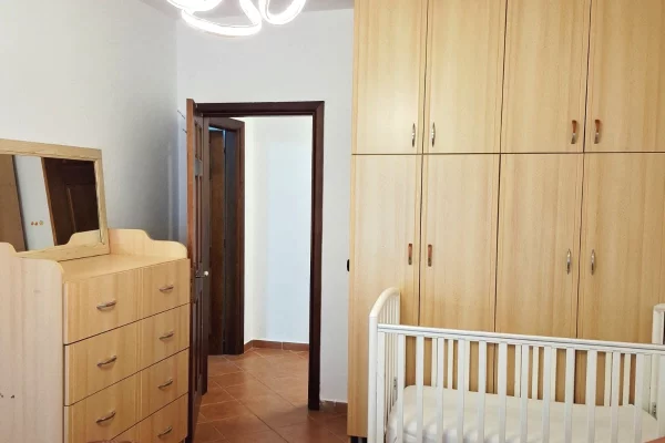 Shtepi me qera Apartament ne Tirane, 2+1, Mobilimi E mobiluar, Pagesa 60,000  Leke.