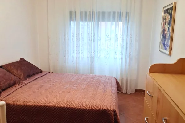 Shtepi me qera Apartament ne Tirane, 2+1, Mobilimi E mobiluar, Pagesa 60,000  Leke.