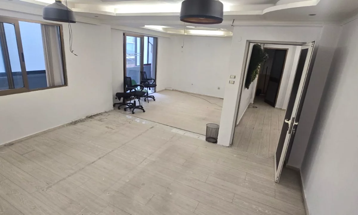 Jepet me Qira Ambjent tek sheshi Willson Adresa: tek ish-Blloku