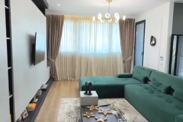 Shitet apartament 2+1+2+depo+2 Ballkone tek ASL prane Oxhakut!