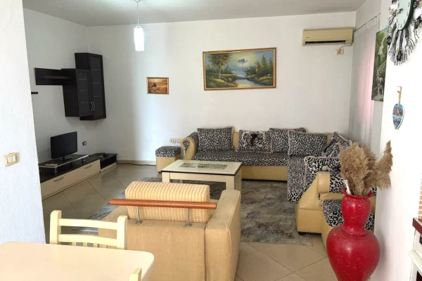 Shtepi me qera Apartament ne Tirane, 3+1, Mobilimi E mobiluar, Pagesa 60,000  Leke.