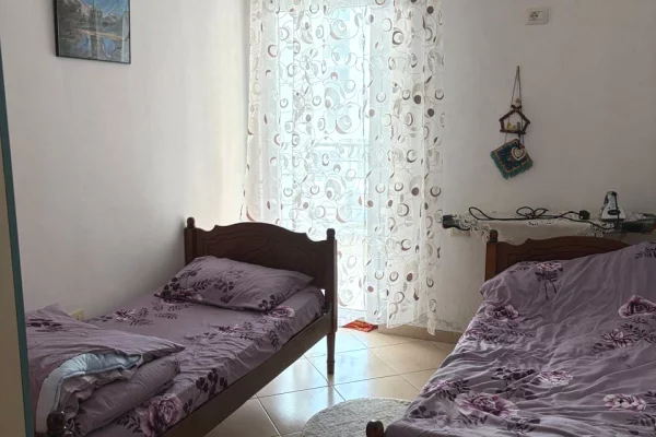 Shtepi me qera Apartament ne Tirane, 3+1, Mobilimi E mobiluar, Pagesa 60,000  Leke.