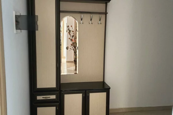 Shtepi me qera Apartament ne Tirane, 3+1, Mobilimi E mobiluar, Pagesa 60,000  Leke.