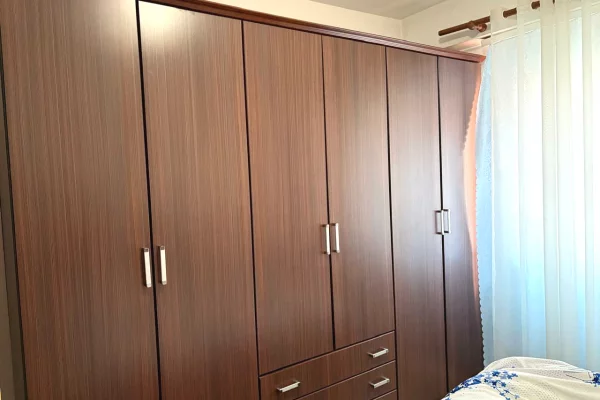 Shtepi me qera Apartament ne Tirane, 3+1, Mobilimi E mobiluar, Pagesa 60,000  Leke.