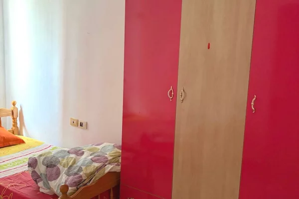 Shtepi me qera Apartament ne Tirane, 3+1, Mobilimi E mobiluar, Pagesa 60,000  Leke.