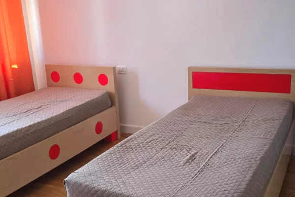 Shtepi ne shitje Apartament ne Tirane, 2+1, Mobilimi E mobiluar, Pagesa 181,500  Euro.