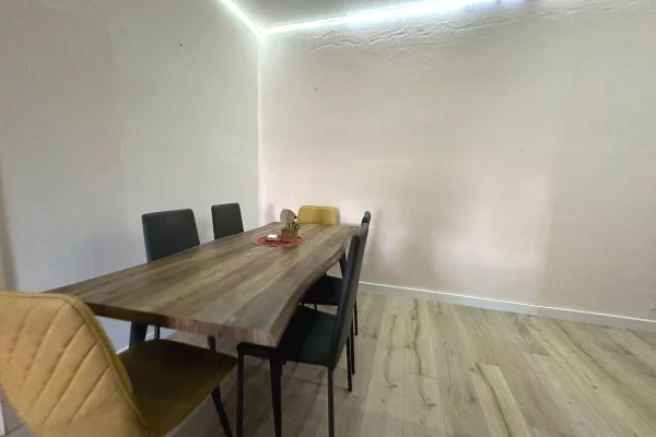 Shtepi me qera Apartament ne Tirane, 2+1, Mobilimi E mobiluar, Pagesa 40,000  Leke.