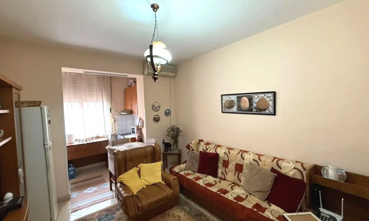 Shtepi ne shitje Apartament ne Tirane, 2+1, Mobilimi E mobiluar, Pagesa 160,000  Euro.