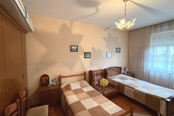 Shtepi ne shitje Apartament ne Tirane, 2+1, Mobilimi E mobiluar, Pagesa 160,000  Euro.