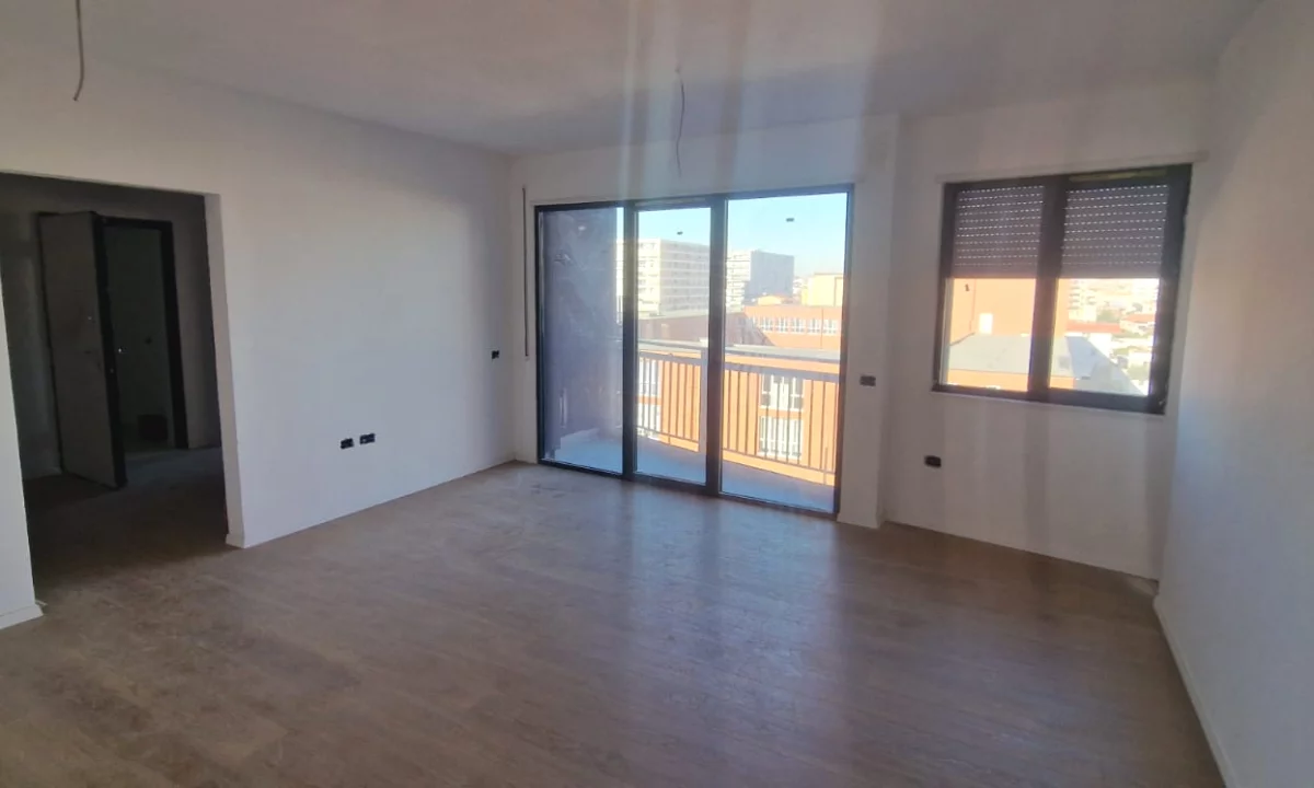 Shtepi ne shitje Apartament ne Tirane, 2+1, Mobilimi Bosh, pa mobiluar, Pagesa 188,000  Euro.