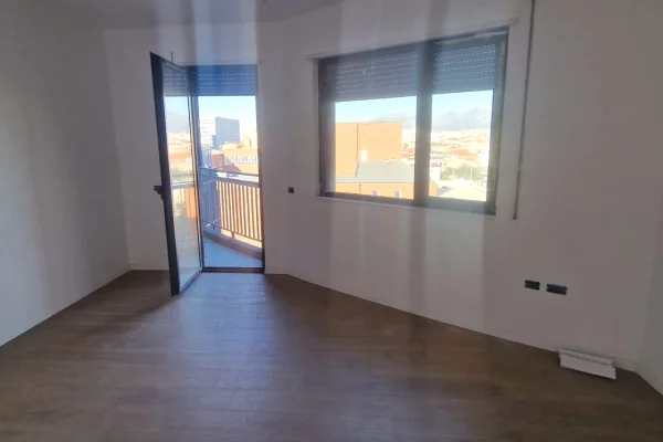 Shtepi ne shitje Apartament ne Tirane, 2+1, Mobilimi Bosh, pa mobiluar, Pagesa 188,000  Euro.