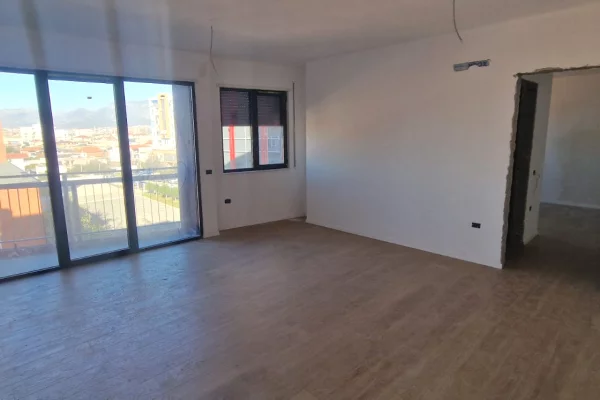 Shtepi ne shitje Apartament ne Tirane, 2+1, Mobilimi Bosh, pa mobiluar, Pagesa 188,000  Euro.