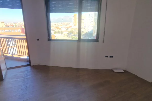 Shtepi ne shitje Apartament ne Tirane, 2+1, Mobilimi Bosh, pa mobiluar, Pagesa 188,000  Euro.