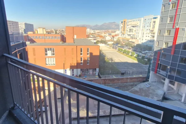 Shtepi ne shitje Apartament ne Tirane, 2+1, Mobilimi Bosh, pa mobiluar, Pagesa 188,000  Euro.