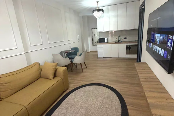 Shtepi me qera 2+1 ne Tirane - 820 Euro