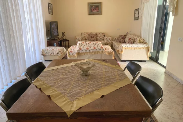 Shtepi me qera Apartament ne Tirane, 3+1, Mobilimi E mobiluar, Pagesa 45,000  Leke.