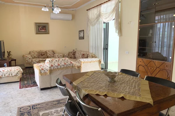 Shtepi me qera Apartament ne Tirane, 3+1, Mobilimi E mobiluar, Pagesa 45,000  Leke.