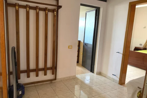 Shtepi me qera Apartament ne Tirane, 3+1, Mobilimi E mobiluar, Pagesa 45,000  Leke.