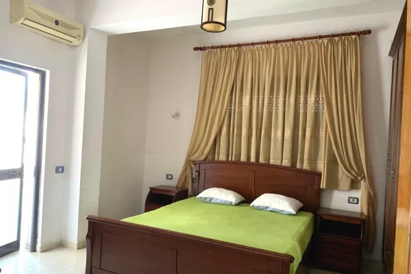 Shtepi me qera Apartament ne Tirane, 3+1, Mobilimi E mobiluar, Pagesa 45,000  Leke.