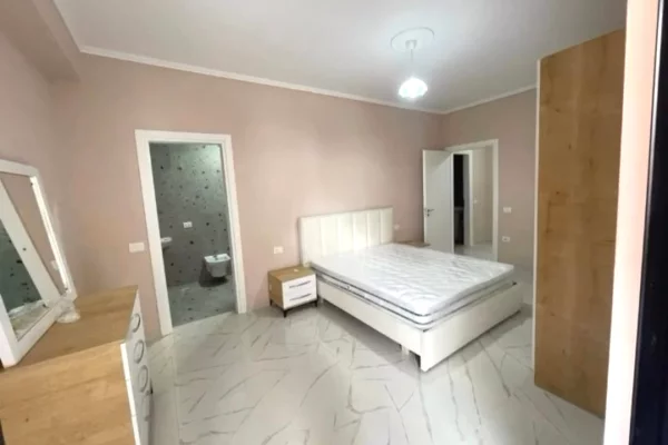 Shtepi me qera Apartament ne Tirane, 2+1, Mobilimi E mobiluar, Pagesa 55,000  Leke.