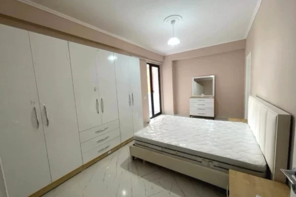 Shtepi me qera Apartament ne Tirane, 2+1, Mobilimi E mobiluar, Pagesa 55,000  Leke.