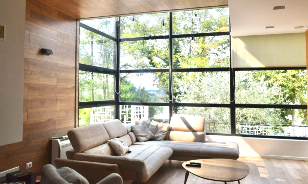 Shtepi me qera Vila Luksoze ne Tirane, 4+1, Mobilimi E mobiluar, Pagesa 3,000  Euro.