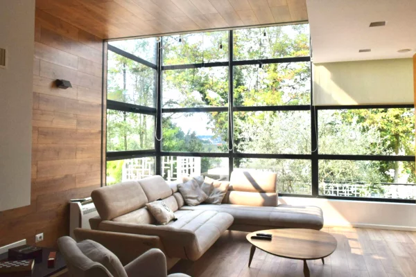 Shtepi me qera 4+1 ne Tirane - 3,000 Euro