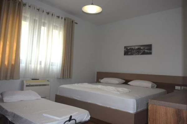 Shtepi me qera Vila Luksoze ne Tirane, 4+1, Mobilimi E mobiluar, Pagesa 3,000  Euro.