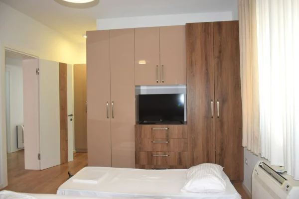 Shtepi me qera Vila Luksoze ne Tirane, 4+1, Mobilimi E mobiluar, Pagesa 3,000  Euro.