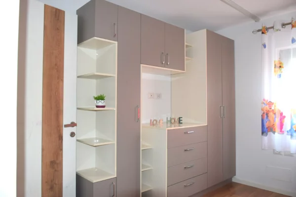 Shtepi me qera Vila Luksoze ne Tirane, 4+1, Mobilimi E mobiluar, Pagesa 3,000  Euro.