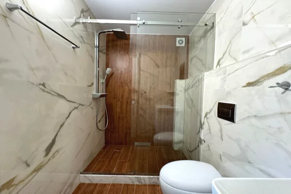 Shtepi me qera Vila Luksoze ne Tirane, 4+1, Mobilimi E mobiluar, Pagesa 3,000  Euro.