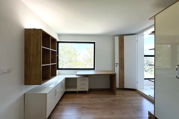 Shtepi me qera Vila Luksoze ne Tirane, 4+1, Mobilimi E mobiluar, Pagesa 3,000  Euro.