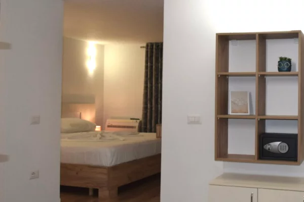 Shtepi me qera Vila Luksoze ne Tirane, 4+1, Mobilimi E mobiluar, Pagesa 3,000  Euro.