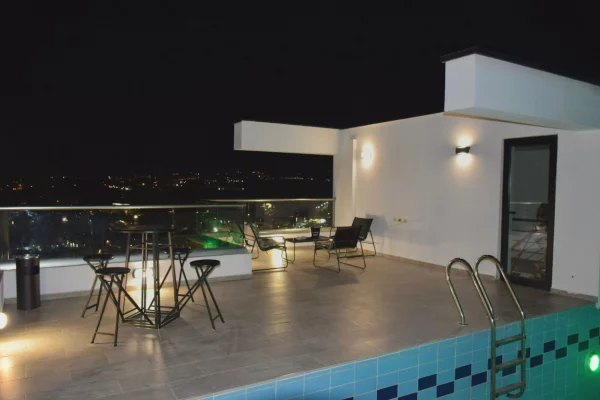 Shtepi me qera Vila Luksoze ne Tirane, 4+1, Mobilimi E mobiluar, Pagesa 3,000  Euro.