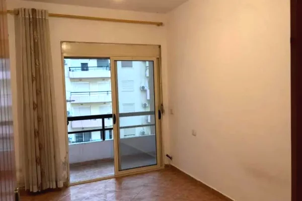 Shtepi ne shitje Apartament ne Tirane, 1+1, Mobilimi E mobiluar, Pagesa 82,000  Euro.