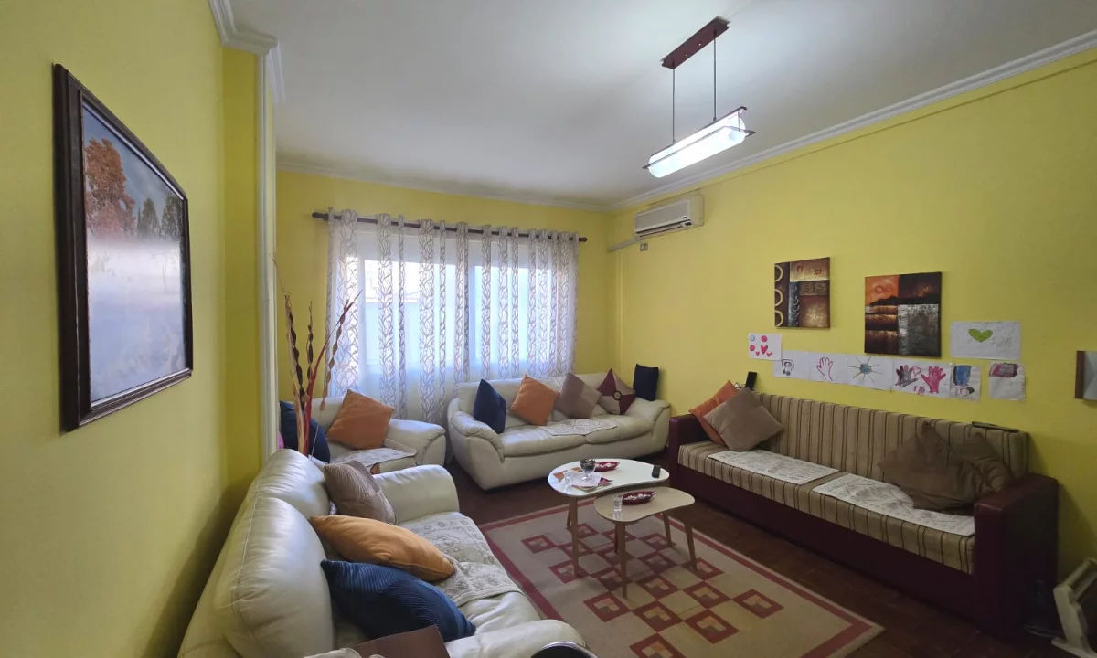 Shtepi ne shitje Apartament ne Tirane, 2+1, Mobilimi E mobiluar, Pagesa 175,000  Euro.