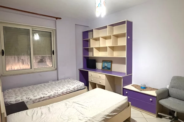 Shtepi ne shitje Apartament ne Tirane, 2+1, Mobilimi E mobiluar, Pagesa 175,000  Euro.
