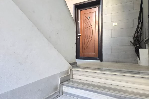 Shtepi ne shitje Apartament ne Tirane, 2+1, Mobilimi E mobiluar, Pagesa 175,000  Euro.