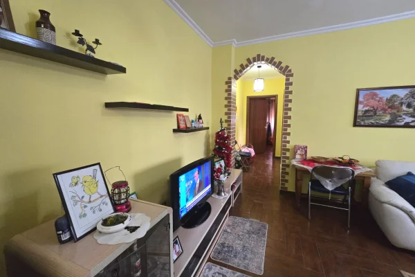 Shtepi ne shitje Apartament ne Tirane, 2+1, Mobilimi E mobiluar, Pagesa 175,000  Euro.