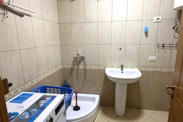 Shtepi me qera Apartament ne Tirane, 2+1, Mobilimi E mobiluar, Pagesa 50,000  Leke.