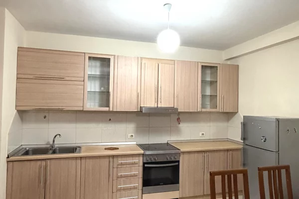 Shtepi me qera Apartament ne Tirane, 2+1, Mobilimi E mobiluar, Pagesa 50,000  Leke.