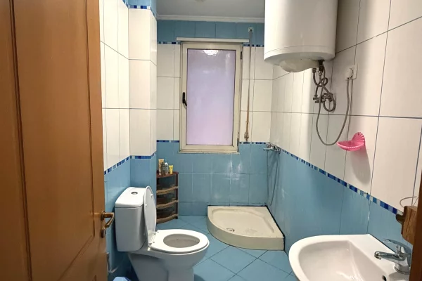 Shtepi me qera Apartament ne Tirane, 2+1, Mobilimi E mobiluar, Pagesa 50,000  Leke.