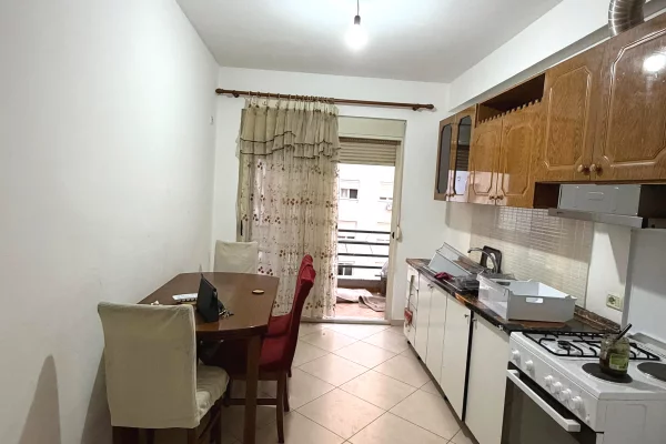 Shtepi me qera Apartament ne Tirane, 2+1, Mobilimi E mobiluar, Pagesa 40,000  Leke.