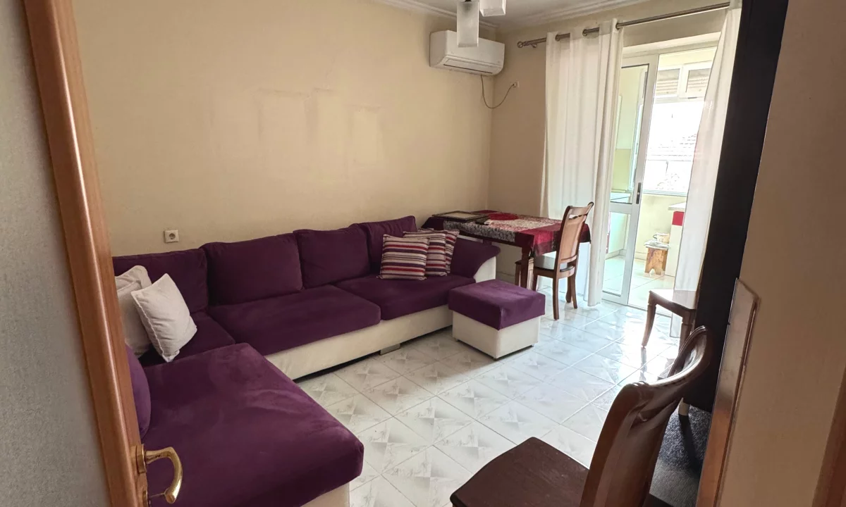 Shtepi ne shitje Apartament ne Tirane, 2+1, Mobilimi E mobiluar, Pagesa 165,000  Euro.