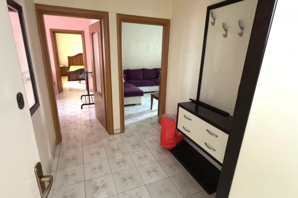 Shtepi ne shitje Apartament ne Tirane, 2+1, Mobilimi E mobiluar, Pagesa 165,000  Euro.