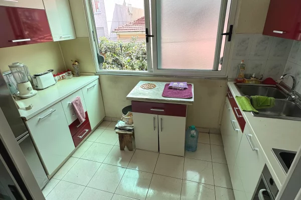 Shtepi ne shitje Apartament ne Tirane, 2+1, Mobilimi E mobiluar, Pagesa 165,000  Euro.
