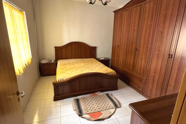 Shtepi ne shitje Apartament ne Tirane, 2+1, Mobilimi E mobiluar, Pagesa 165,000  Euro.