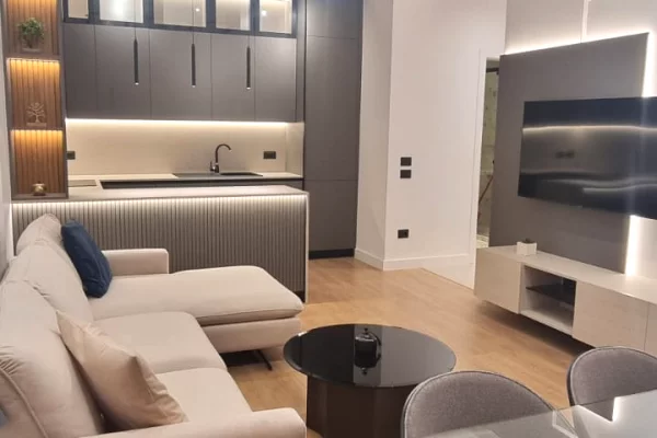 Shtepi me qera 2+1 ne Tirane - 1,000 Euro