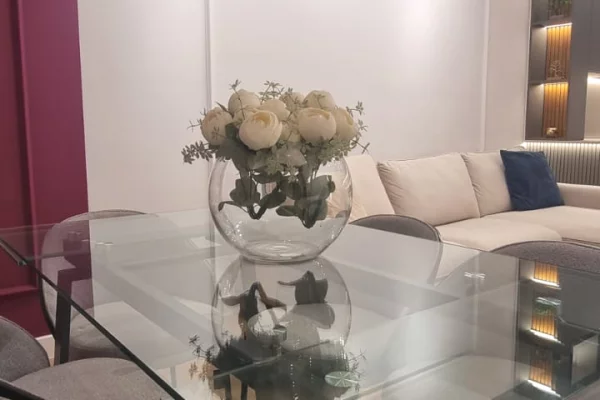 Shtepi me qera Apartament ne Tirane, 2+1, Mobilimi E mobiluar, Pagesa 1,000  Euro.