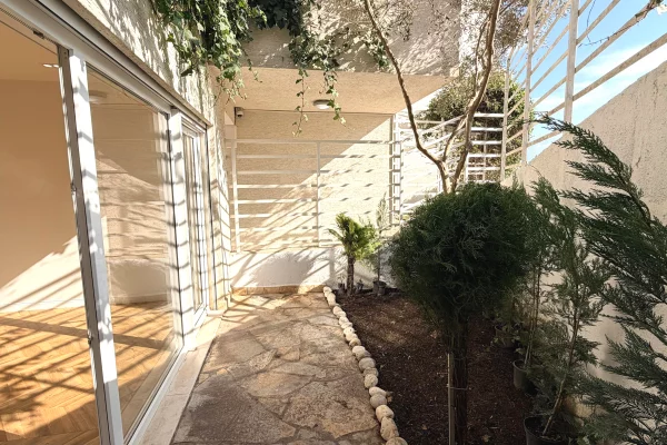 Shtepi ne shitje Apartament ne Tirane, 1+1, Mobilimi Bosh, pa mobiluar, Pagesa 130,000  Euro.